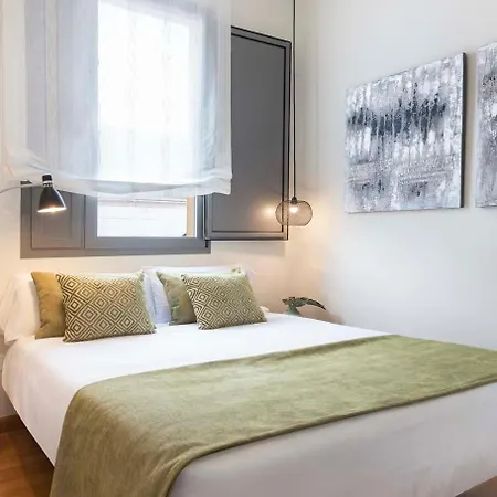 Familiar Nuevo De Diseno En La Mejor Zona De Triana, Parking Included Appartement *