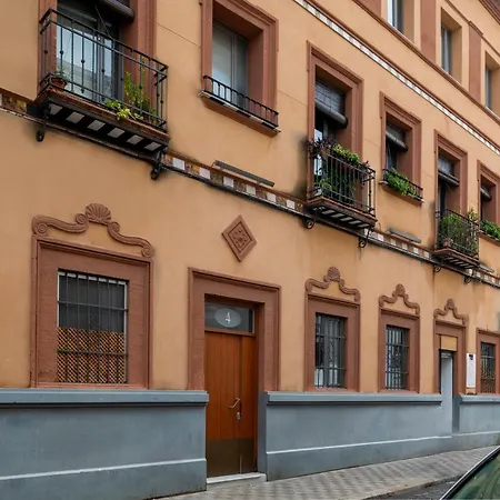 Familiar Nuevo De Diseno En La Mejor Zona De Triana, Parking Included Apartment