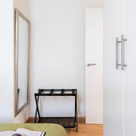 Apartment Familiar Nuevo De Diseno En La Mejor Zona De Triana, Parking Included